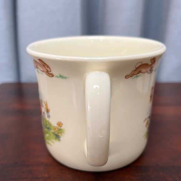 Royal Doulton Bunnykins Mug, Garden Themed, Flowers & Butterflies - Picture 7 of 10